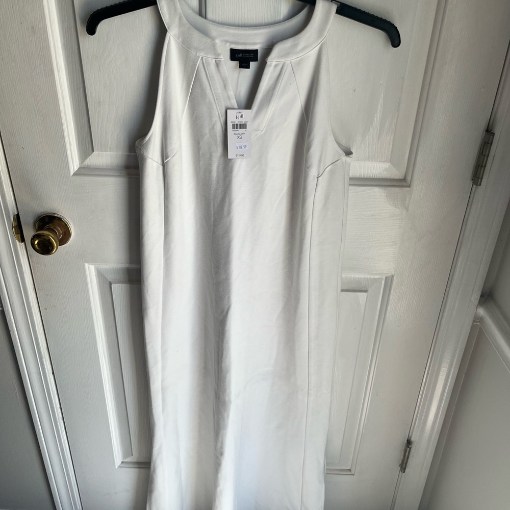 Elegant White Sleeveless Dress